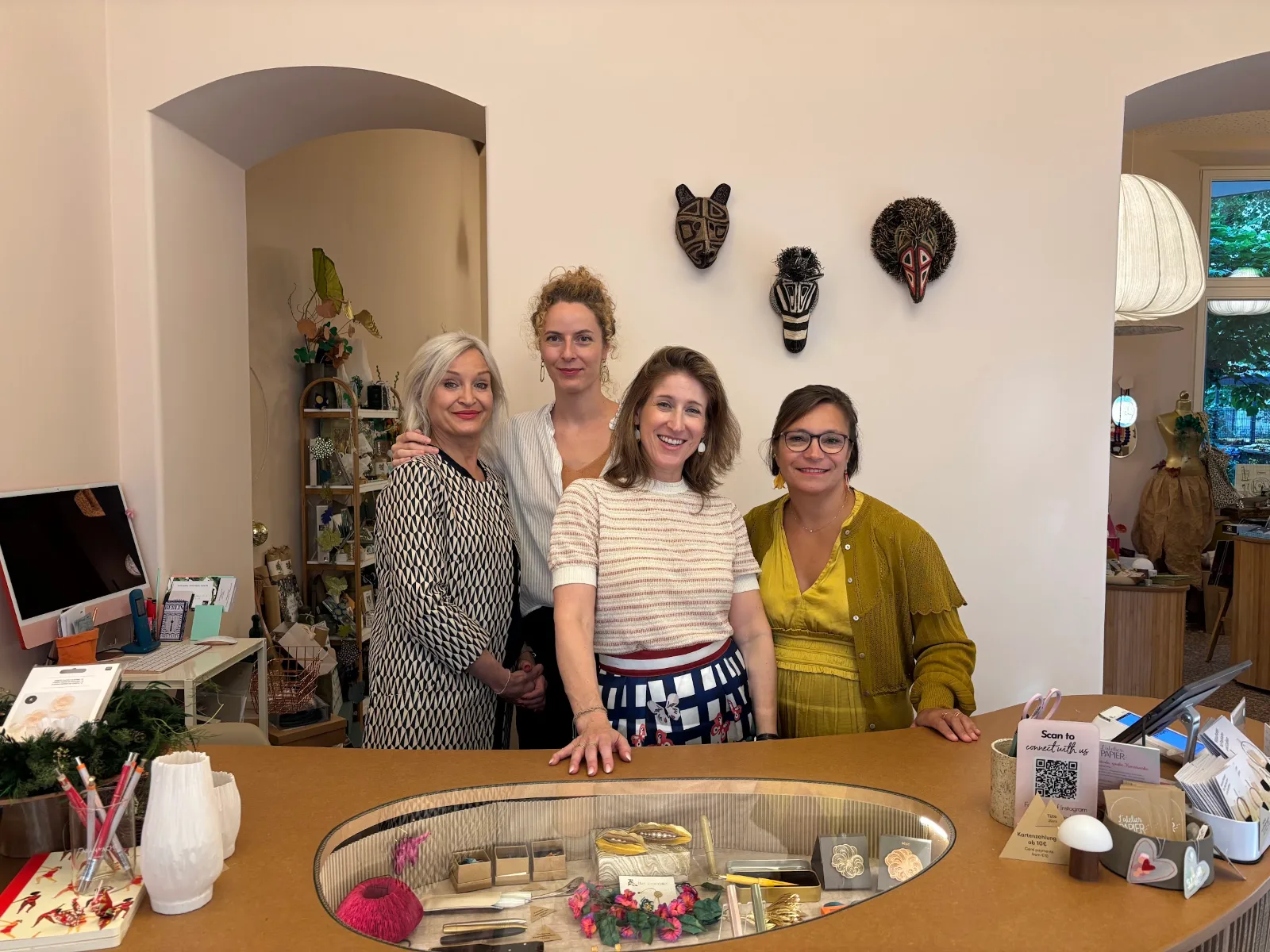 Das Team von L' Atelier Papier, von links nach rechts: Constance Nowak, Natasa Jovonic, Malka Klutmann und Charlotte