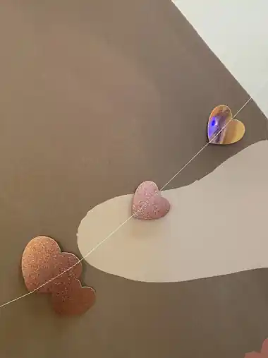 Glitzernde Herzgirlande zum Valentinstag im L' Atelier Papier